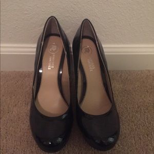 Mootsies tootsies black leather shoes